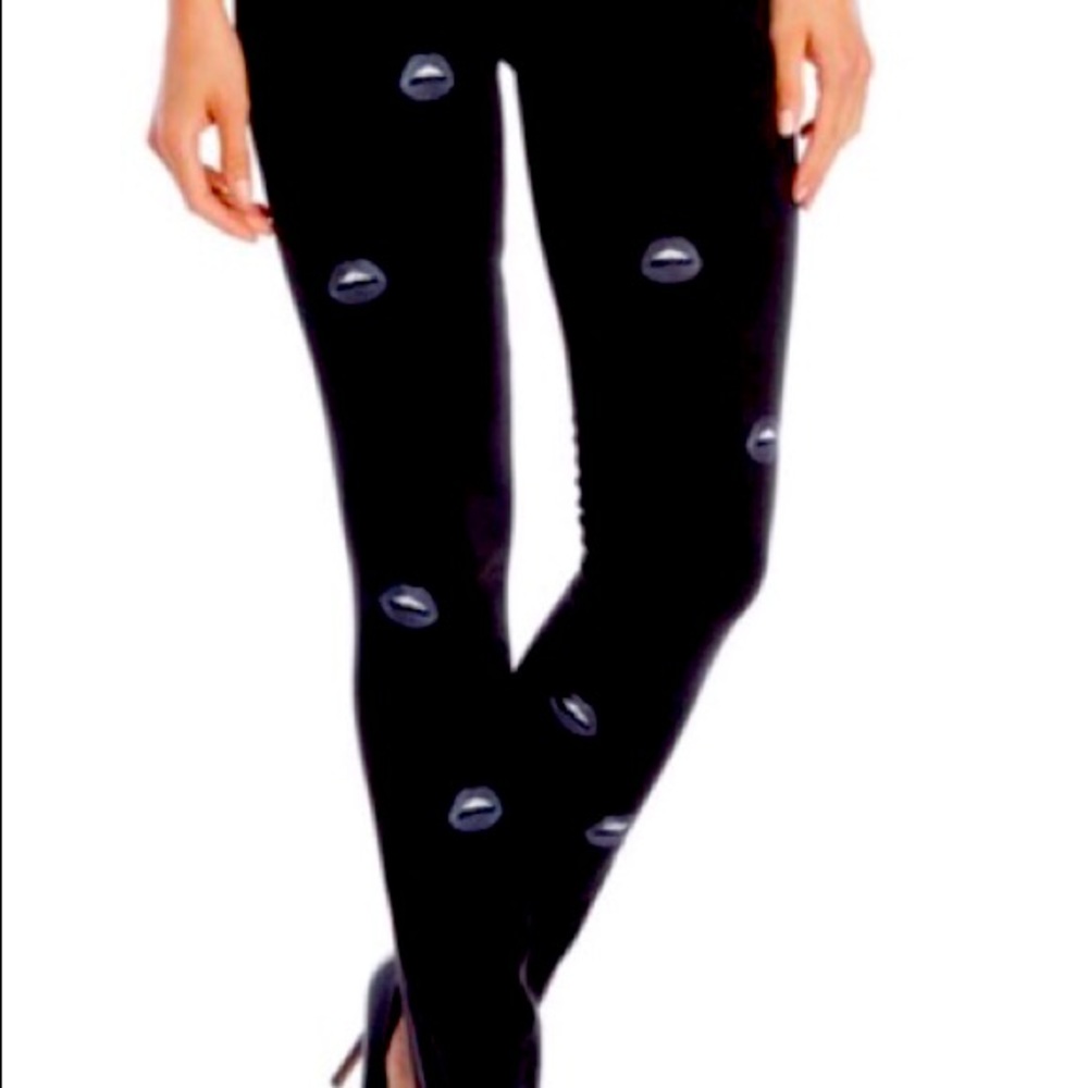 Paige lip jeans 💋